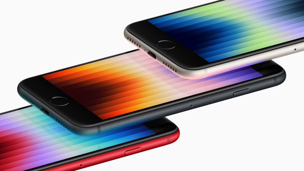 3 diverse colorazioni dell'Apple iPhone SE