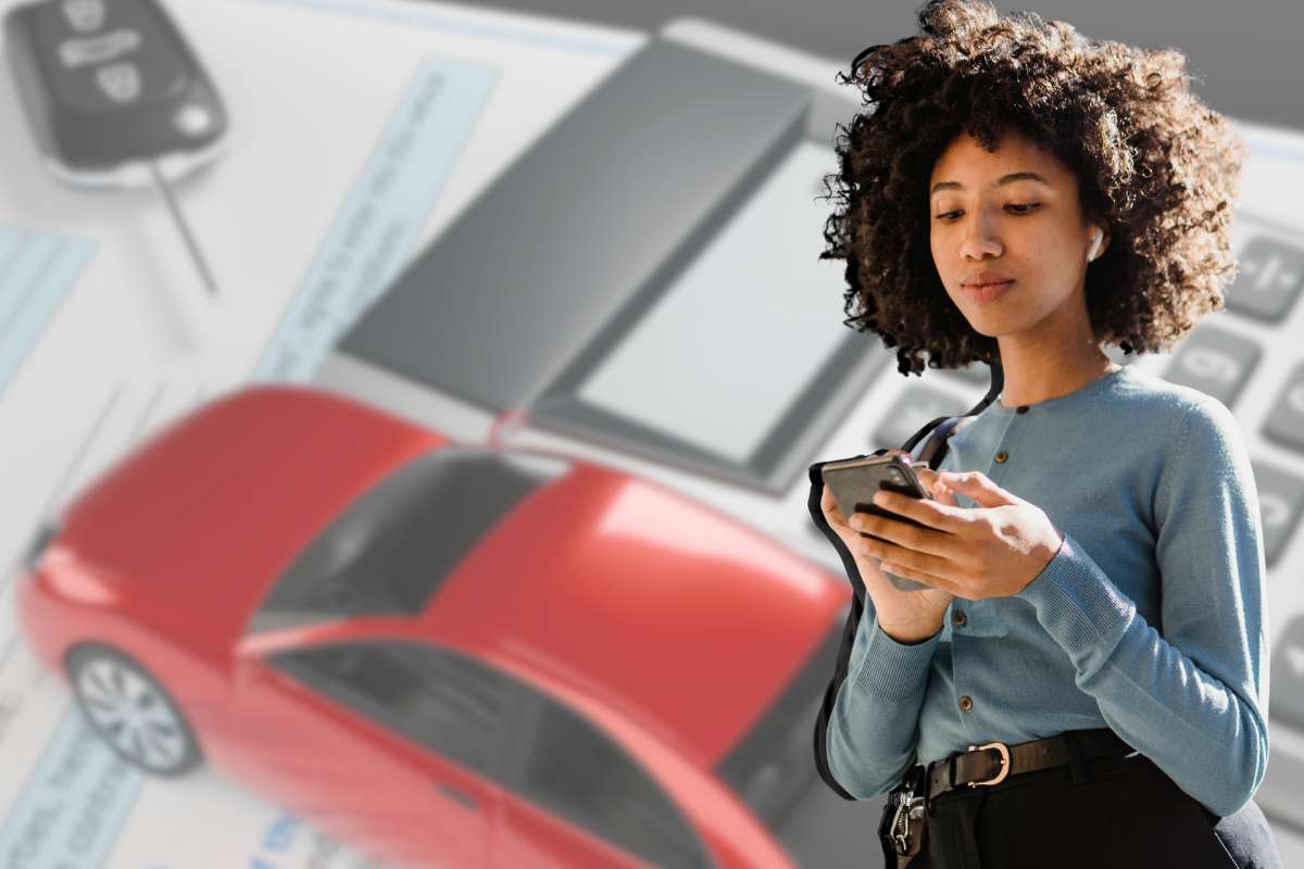 Donna con lo smartphone in mano