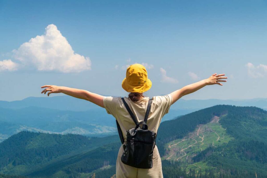 ragazza in montagna