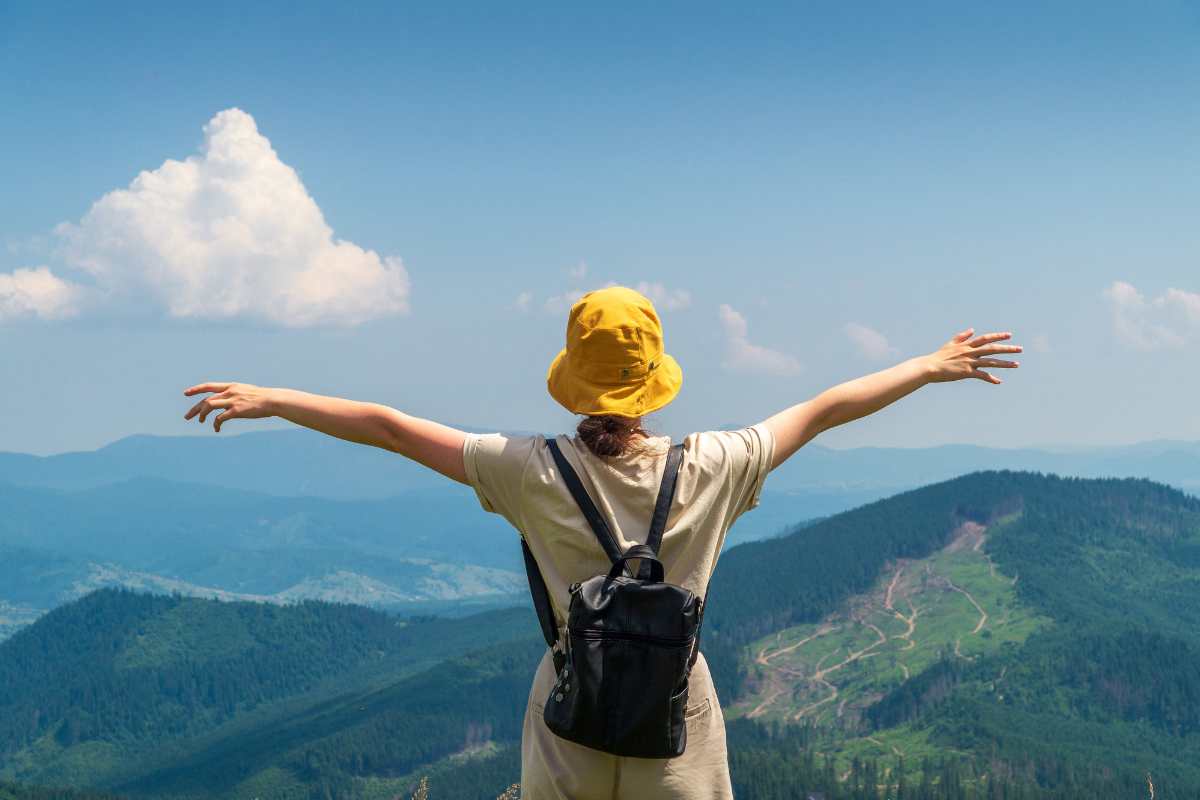 ragazza in montagna