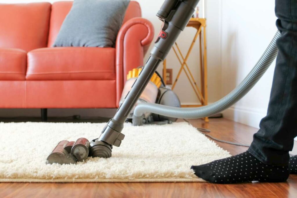 Aspirapolvere potente sotto i 200€: è perfetto per parquet, piastrelle e superfici dure
