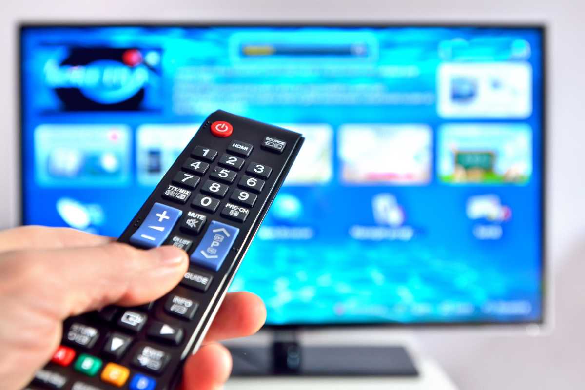 Telecomando in mano
