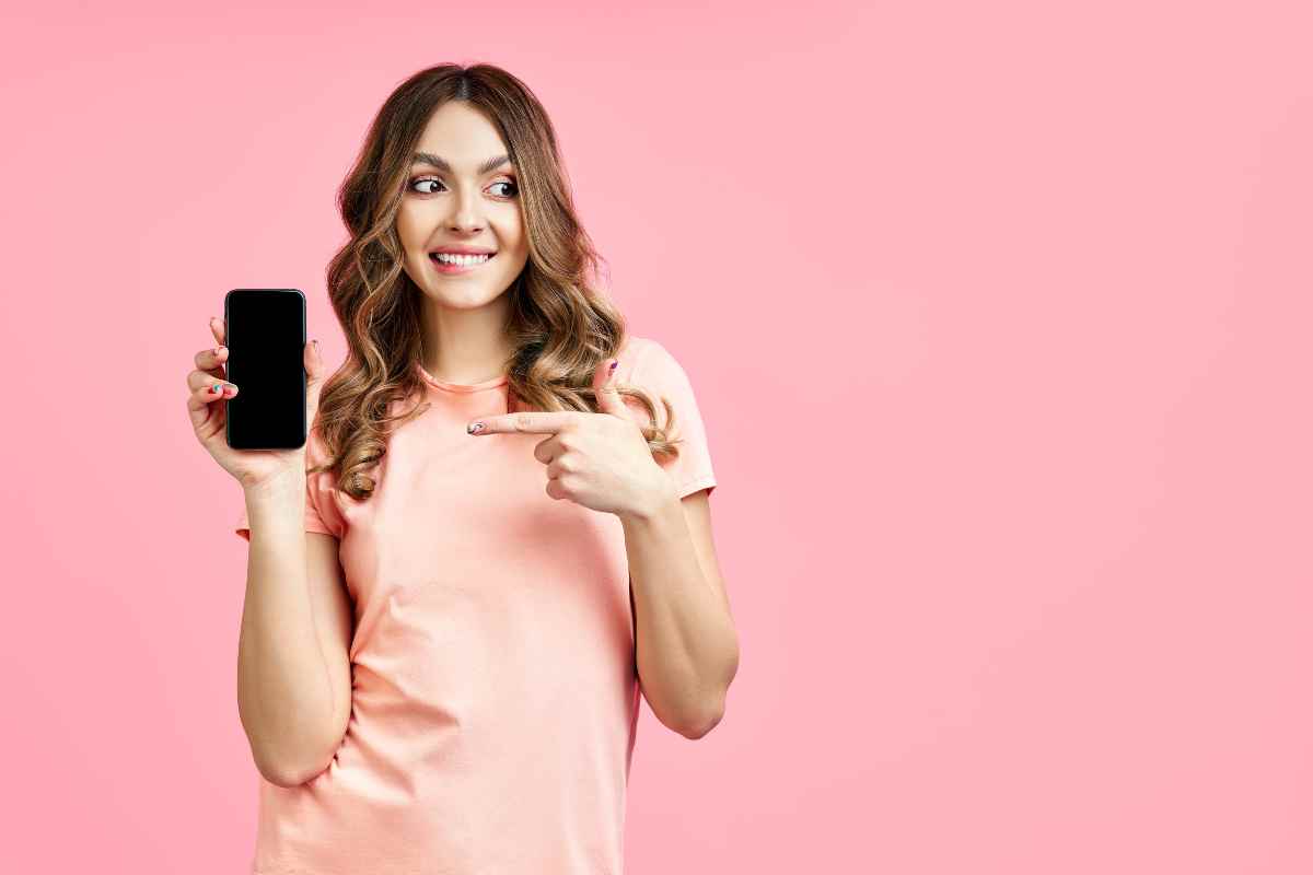 Smartphone donna sorridente