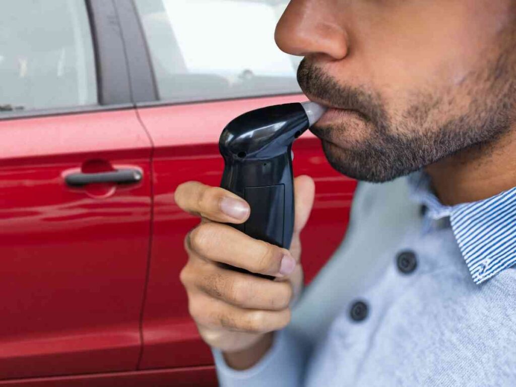 Costa solo 5 euro e può salvarti la vita: il dispositivo da avere sempre con sé in auto