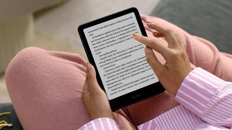 Amazon sconta del 25% il Kindle Signature Edition: più spazio, più autonomia (e letture senza distrazioni) Kindle
