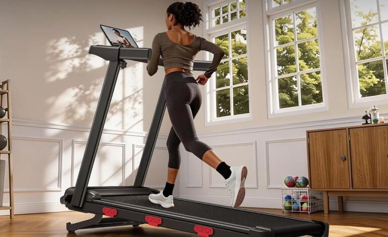 Amazon taglia il prezzo di questo tapis roulant: 70 euro in meno e inclinazione al 18% donna che corre su tapis roulant CURSOR